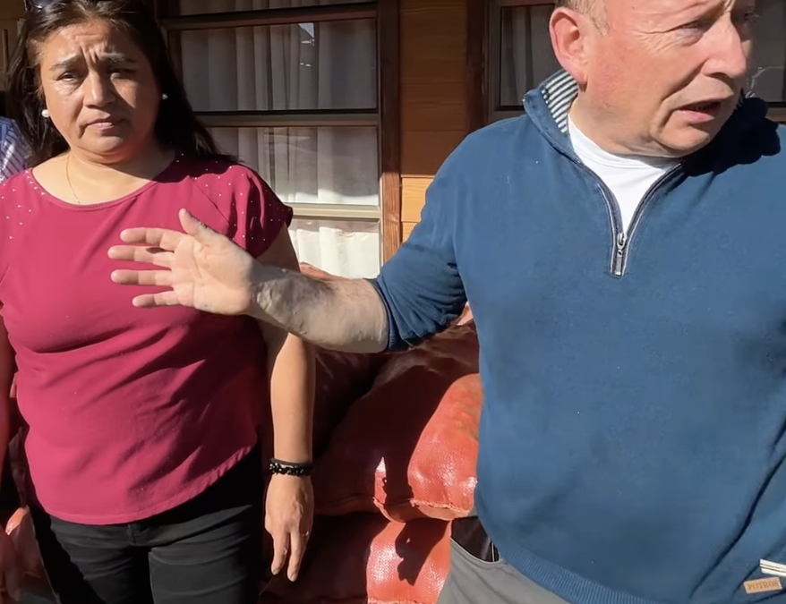 Más de 50 adultos mayores reciben sacos de papas en Villa Los Presidentes